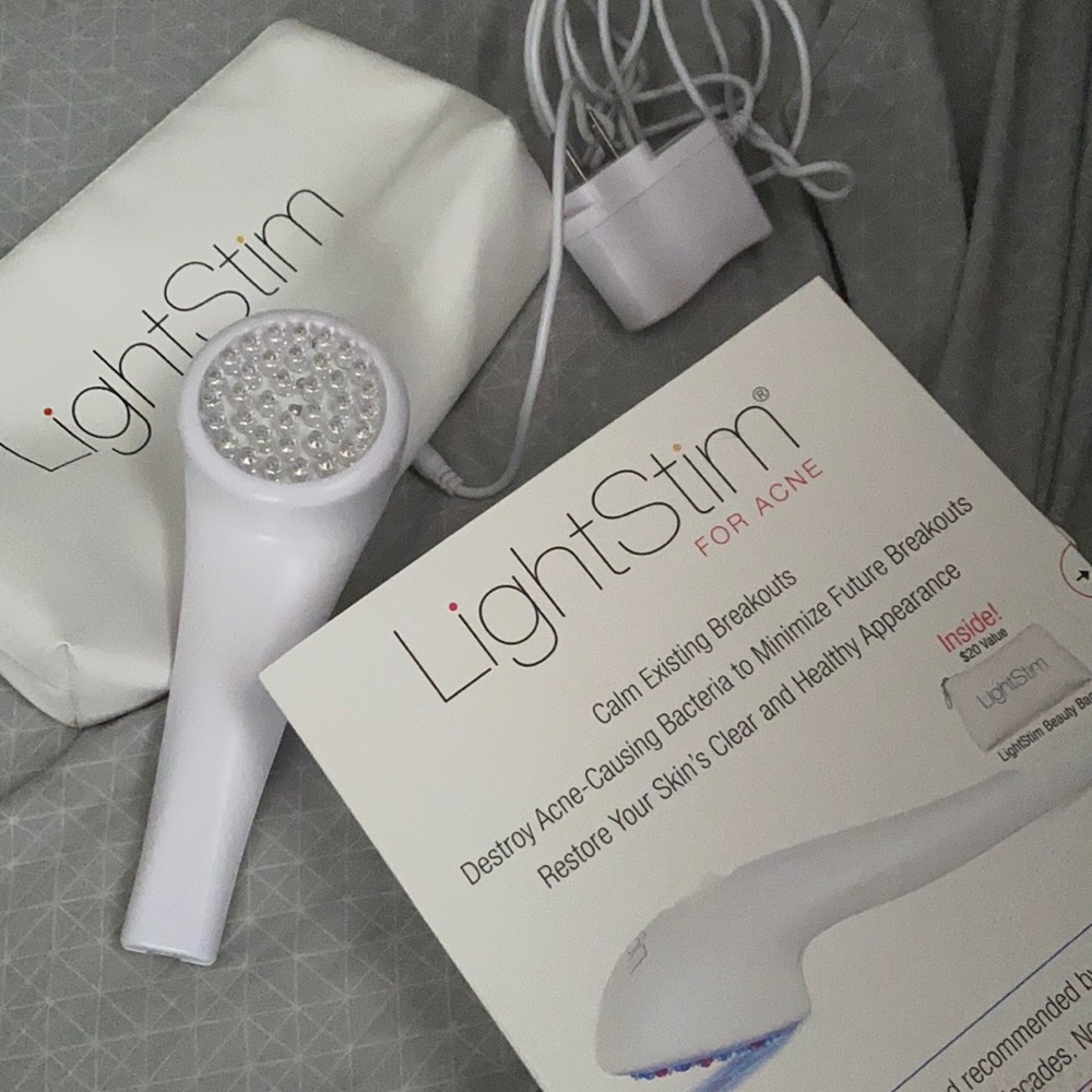 Light energy to treat acne and minimize future breakouts. Purchased from Sephora